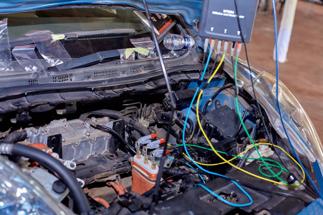 Hybrid system diagnostics with insulation tester connected under the bonnet